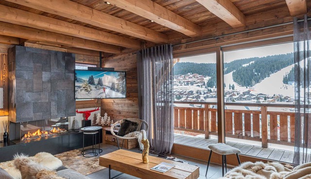 Luxury ski-in/ski-out chalet with jacuzzi and sauna