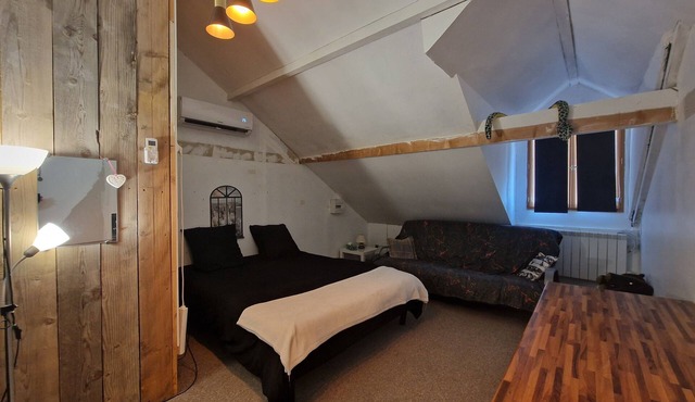 Maelle Family Room (3 double beds)