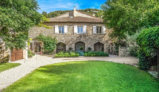 Magnificent Provencal Bastide Located In A Unique Place