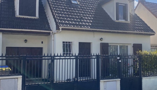 Maison à Louer. 3 Chambres, Jardin, Barbecue 5mn des Ligne 14 et 7 d Métro