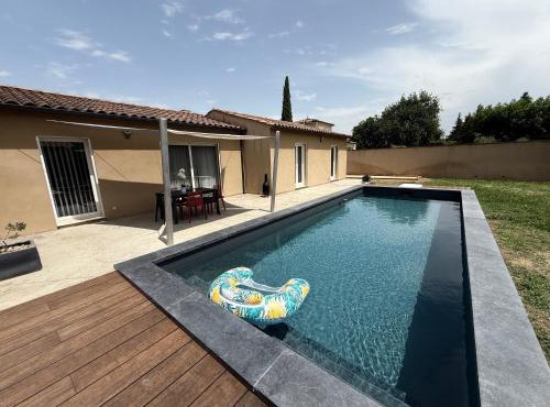 Maison 120m, piscine,jardin, parking, boulodrome