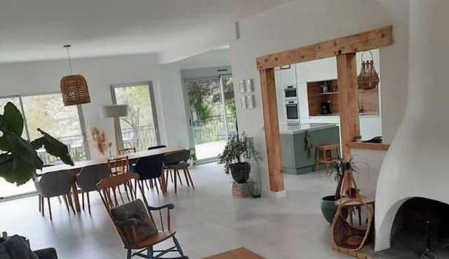 Maison Atypique 200m² Avec sa Terrasse et sa Forêt