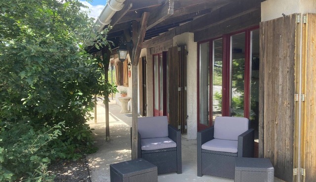 Maison au Calme Avec une Belle Vue, Plan D'eau et Sentiers de Rando à Proximité