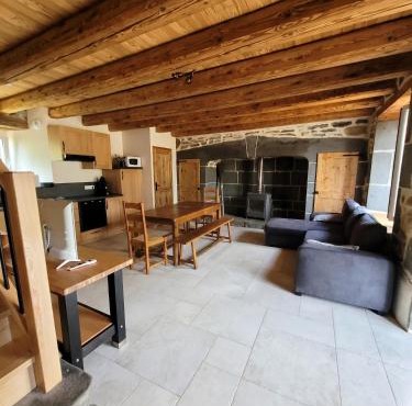 Maison charmante à Alleuze – 90 m² avec terrasse