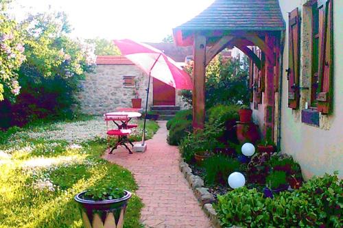 Maison charmante à Montoldre + jardin