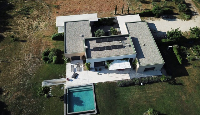 Maison Contemporaine au Milieu des Chênes Truffiers, Drome Provençale Visan