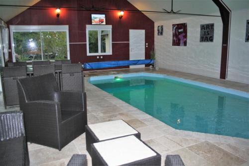 maison d'hôtes Le Castanéen piscine intérieure
