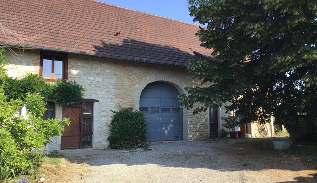 Maison de Caractère, Ferme Rénovée Avec un Grand Terrain Ombragé