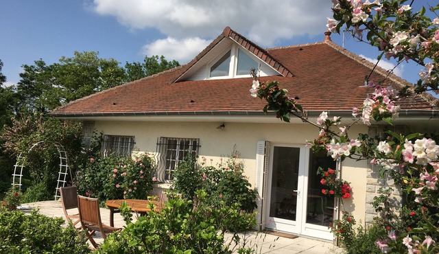 Maison de Campagne Avec Piscine Privée Entourée D'un Joli Jardin Sans vis à vis