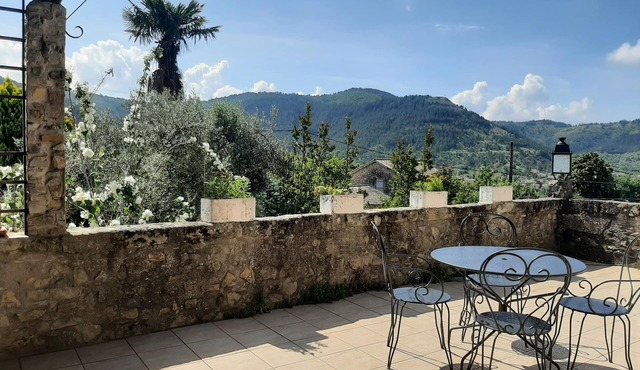 Maison de Charme Individuelle Dans un Écrin de Verdure