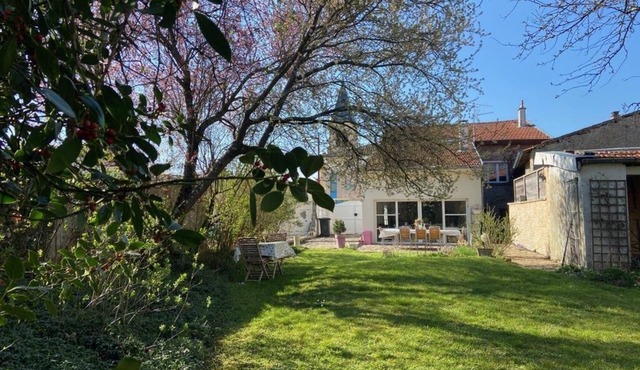 Maison Familiale Avec un Grand Jardin