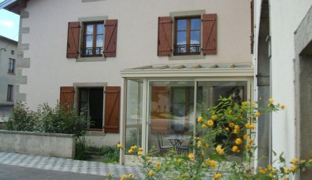 Maison familiale avec cheminée, jardin et WiFi à Esley, Vosges - FR-1-589-743
