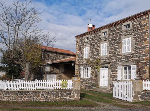 Maison familiale calme avec terrasse et circuits de randonnée - FR-1-582-200