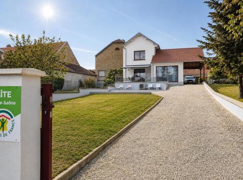 Maison rénovée au bord de la Saône avec terrasse et jardin - FR-1-583-463