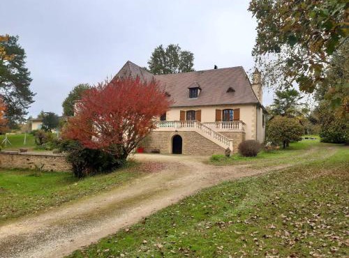 Maison spacieuse au Bugue avec jardin et equipements sportifs in Le Bugue