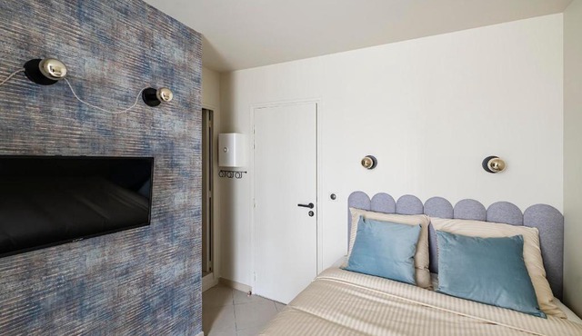 - Mall Room - Duke Housing
