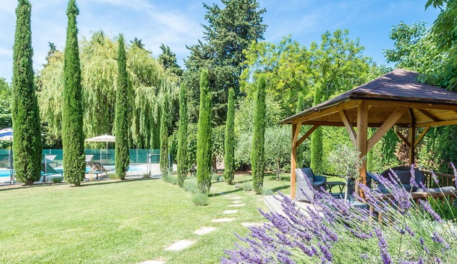 Mas 4 étoiles - (5 bdrms) de luxe with heated pool in an idyllic garden