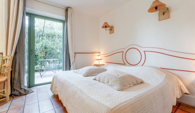 Mas de Bouvau: Room 1 Ficus, Kitchenette, Wi-Fi and Air Conditioning