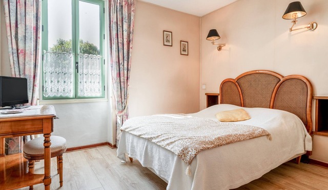 Mas de Bouvau: Room 2 Olea, Wi-Fi and Air Conditioning