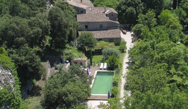 Mas du Sommelier, a charming house from 1422 with pool in an idyllic setting