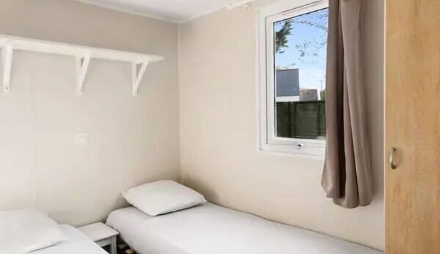 Mobile Home | Comfort | 3 Bedrooms | 6 Guests | Raised Deck in Saint-Chéron