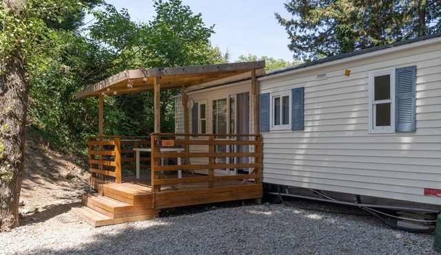 Mobile Home 'F - 1-6 Pers' with Shared Pool, Private Terrace and Shared Garden