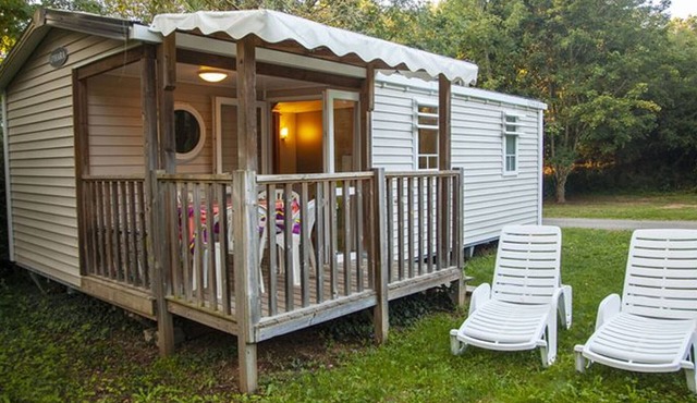 Mobile home for 6 with terrace in Naucelle