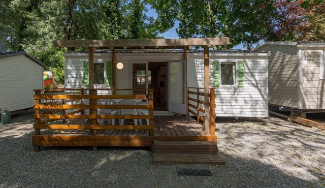 Mobile Home 'Mobil-home B - 1-6 Pers' with Shared Pool, Private Terrace and Shared Garden