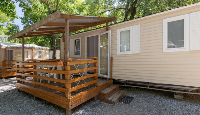 Mobile Home 'Mobil-home D - 1-4 Pers' with Shared Pool and Shared Garden