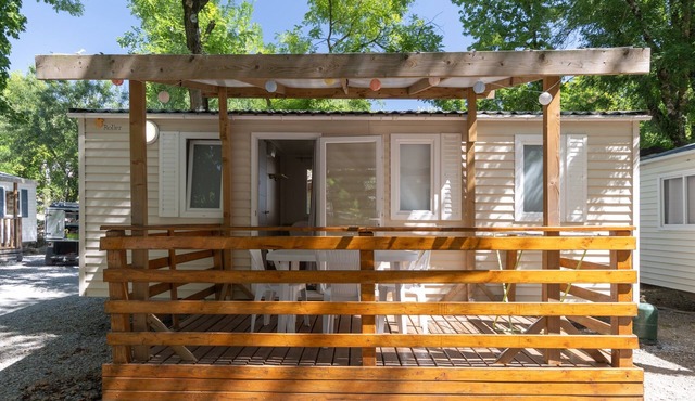 Mobile Home 'Mobil-home C - 1-4 Pers' with Shared Pool, Private Terrace and Shared Garden