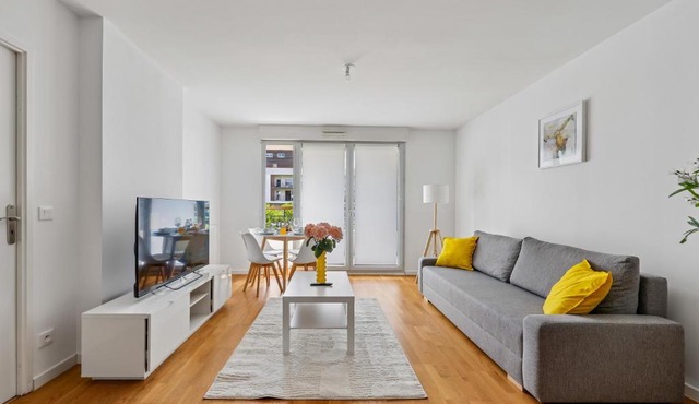 Modern Apartment with Free Garage