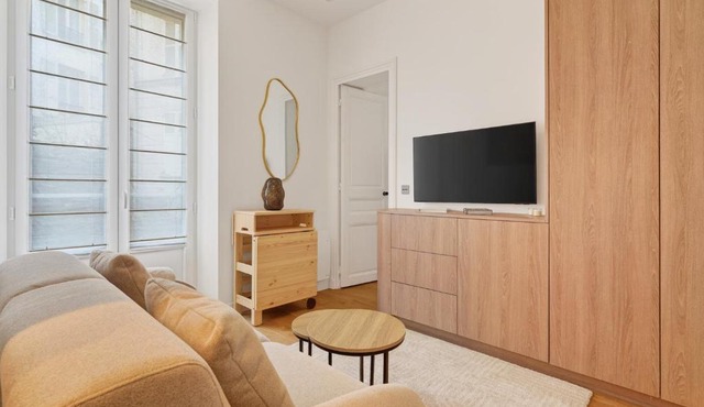 Modern apartment near subway