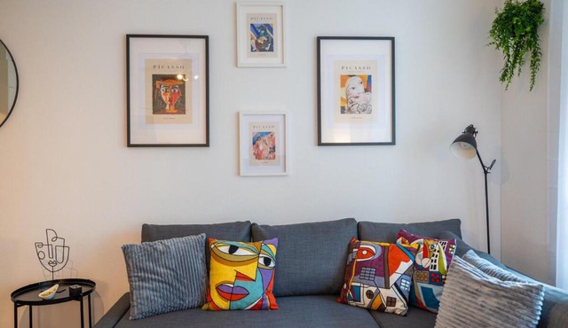 Modern Apartment with Balcony near SBB - Special CUATRO PICASSO Apartment, Basel, up to 6 guests in Basel
