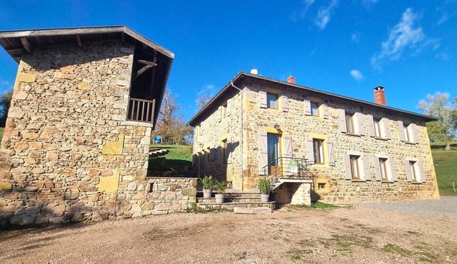 Modern country house with pets allowed, terrace and internet