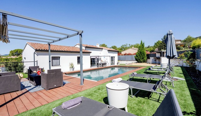 Modern villa for 6 people fully equipped located in Provence at the foot of Mont Ventoux