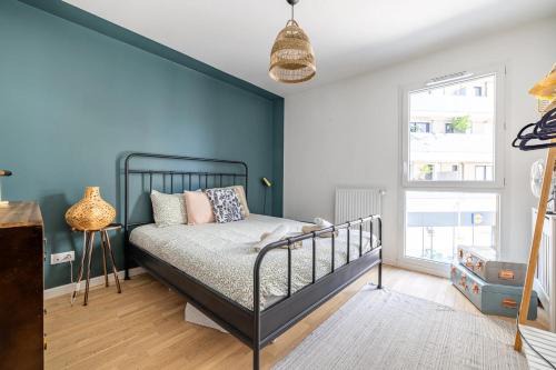Modern Spacious flat with Terrace, Parking near Metro