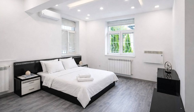 Modern Two-Bedroom Apartment - Heart of Sofia, Steps from Vitoshka in Sofia