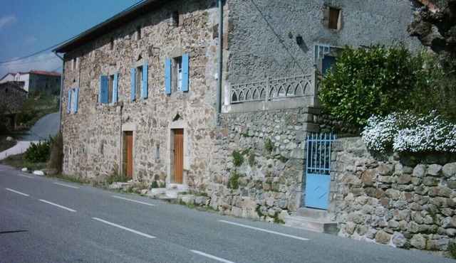 Natural stone house close to 'Ardéche' (3 km away), pets allowed