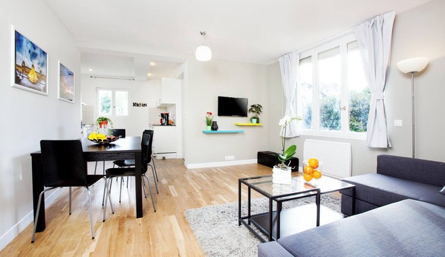 Near Paris - 9 Bedrooms - 5 Baths - Parking - Aircon