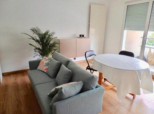 Near Paris, Orly airport and metro 14, a beautiful room to rent