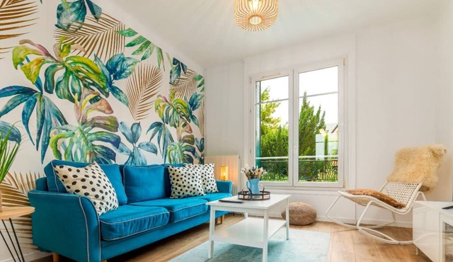Near to Paris & Orly Airport. Lovely house, one minute walk Juvisy train station