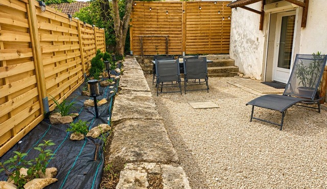 New furnished 4* apartment with terrace and private parking.