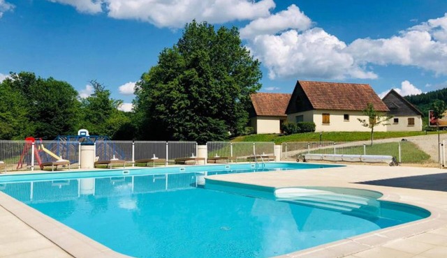 Nice house on holiday park with swimming pool