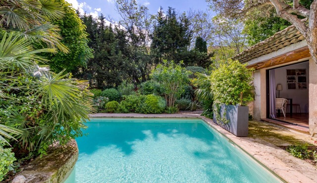 Oasis Centre Charme House with Shared Pool, Wi-Fi, and Air Conditioning