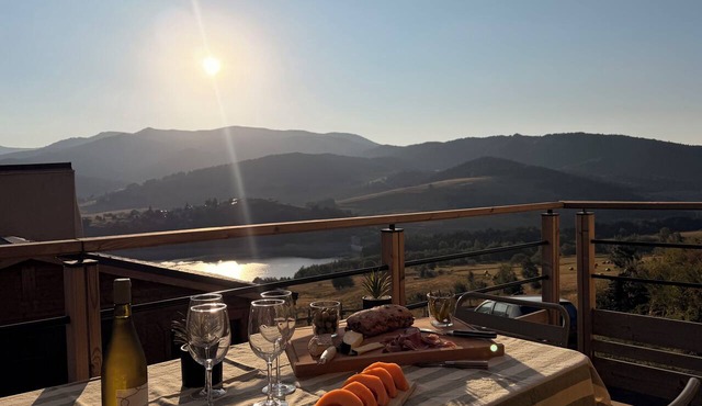 Odeillo Lodge | Lake View | Luxury | Sleeps 8 | Les Angles in Odeillo de Real