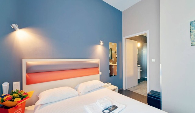 One Room w/Double Beds | Pet Friendly | Near The National University Library