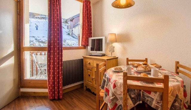Piste side location pet friendly ski apartment for 4 Vallandry (Les Arcs)