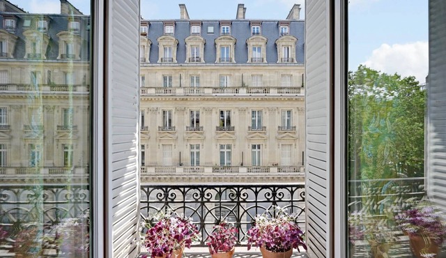 Positively royal Parisian pied-a-terre-Le Louvre