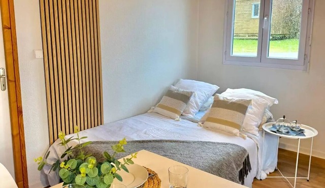 Premium 3-Room Chalet for 4–6 People, Air-Conditioned + TV
