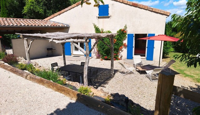 Pretty country gîte for 2-5 people, close to the Drôme and Ardèche mountains